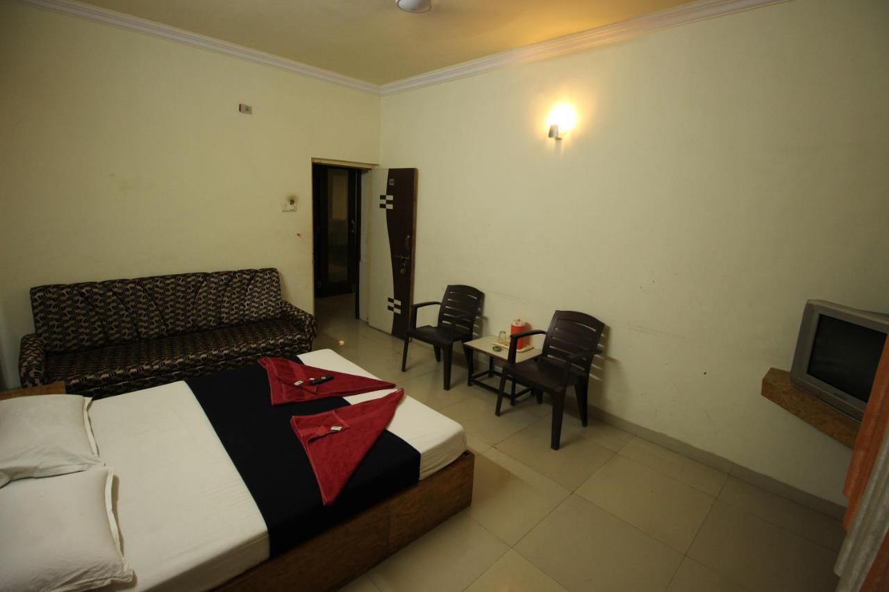 Hotel Laxmibai Palace Shirdi Esterno foto