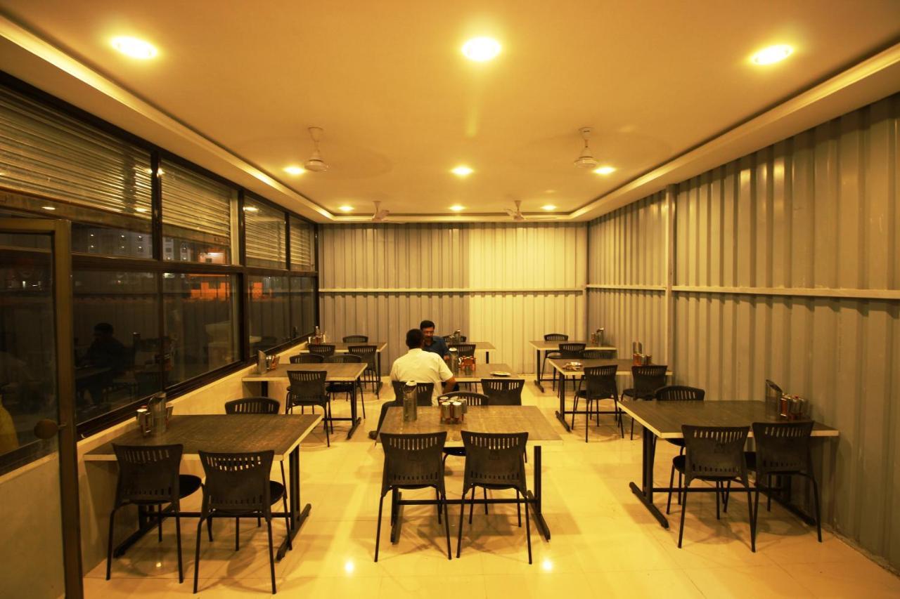 Hotel Laxmibai Palace Shirdi Esterno foto