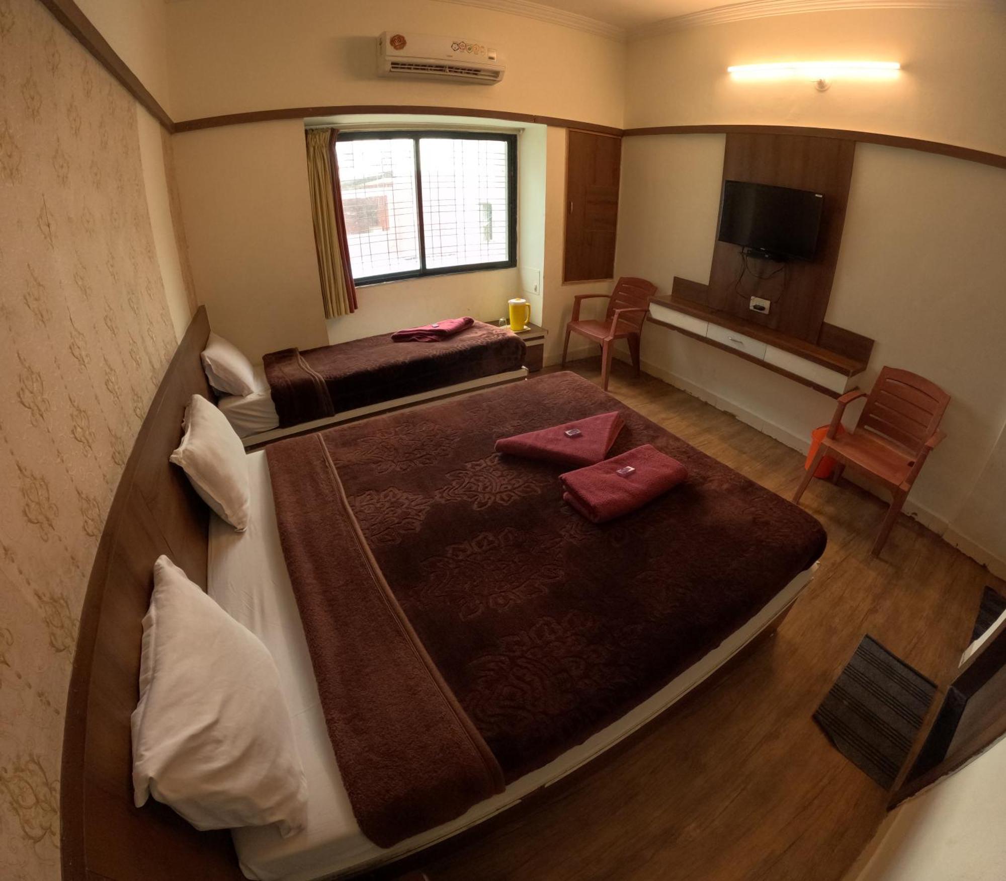 Hotel Laxmibai Palace Shirdi Esterno foto