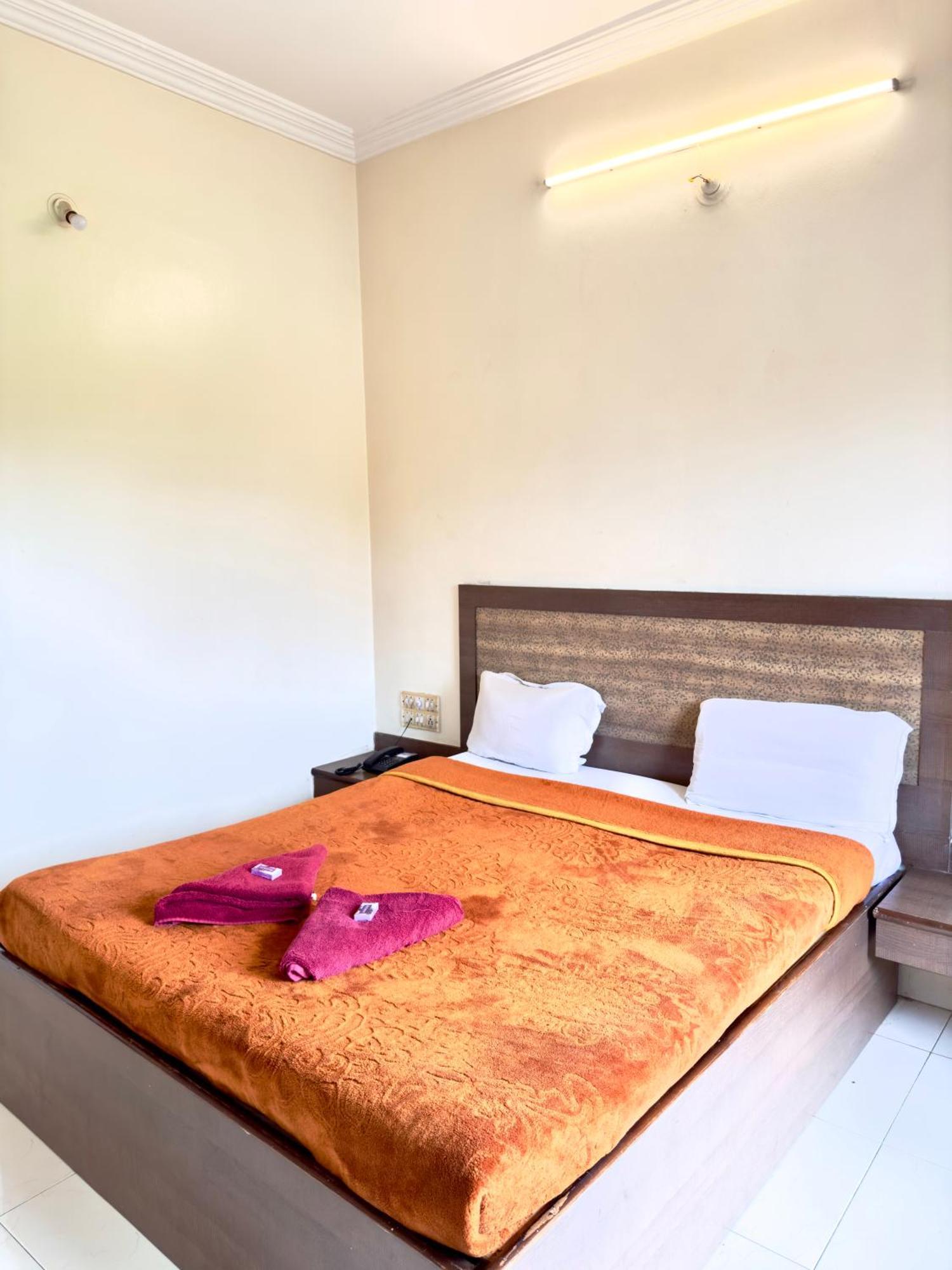 Hotel Laxmibai Palace Shirdi Esterno foto