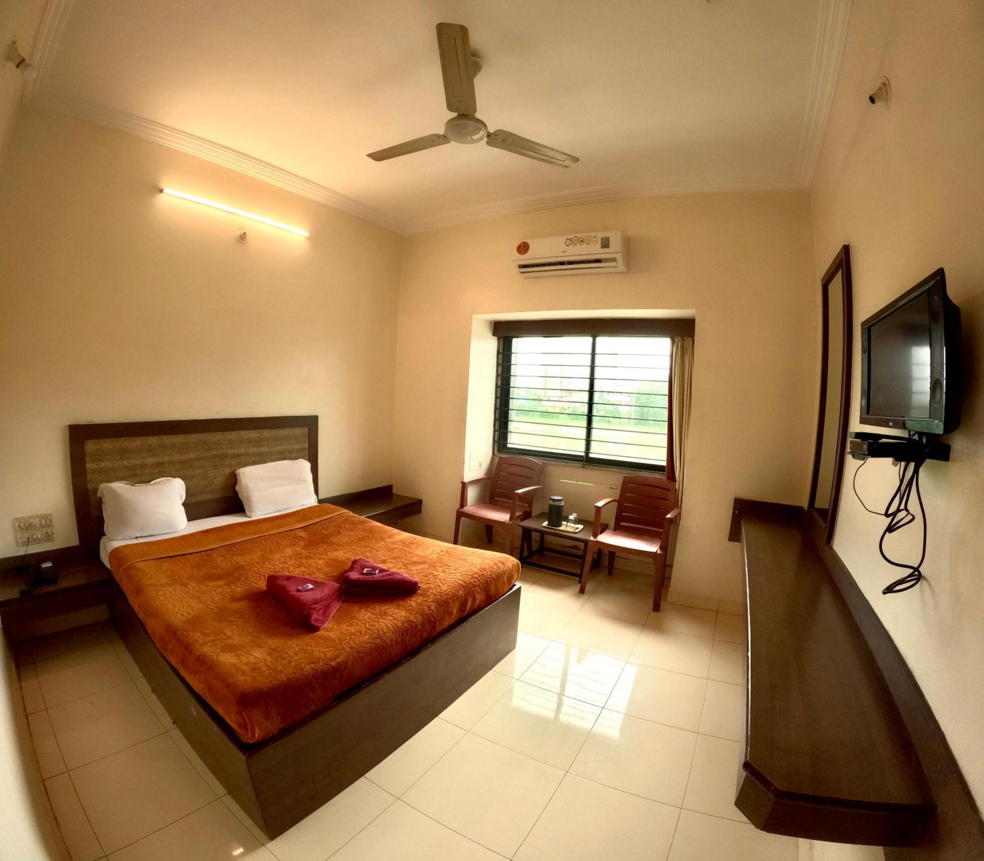 Hotel Laxmibai Palace Shirdi Esterno foto