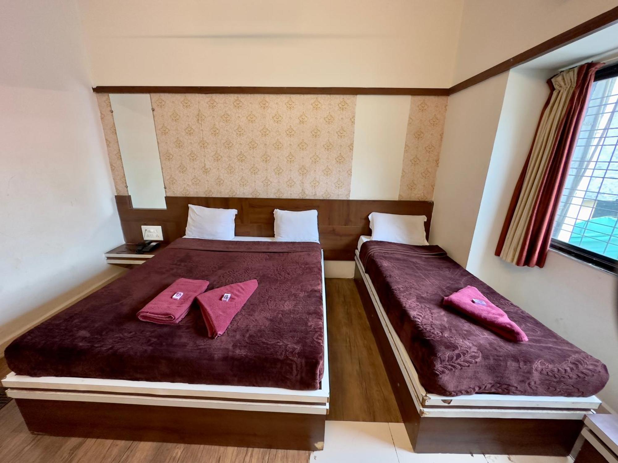 Hotel Laxmibai Palace Shirdi Esterno foto