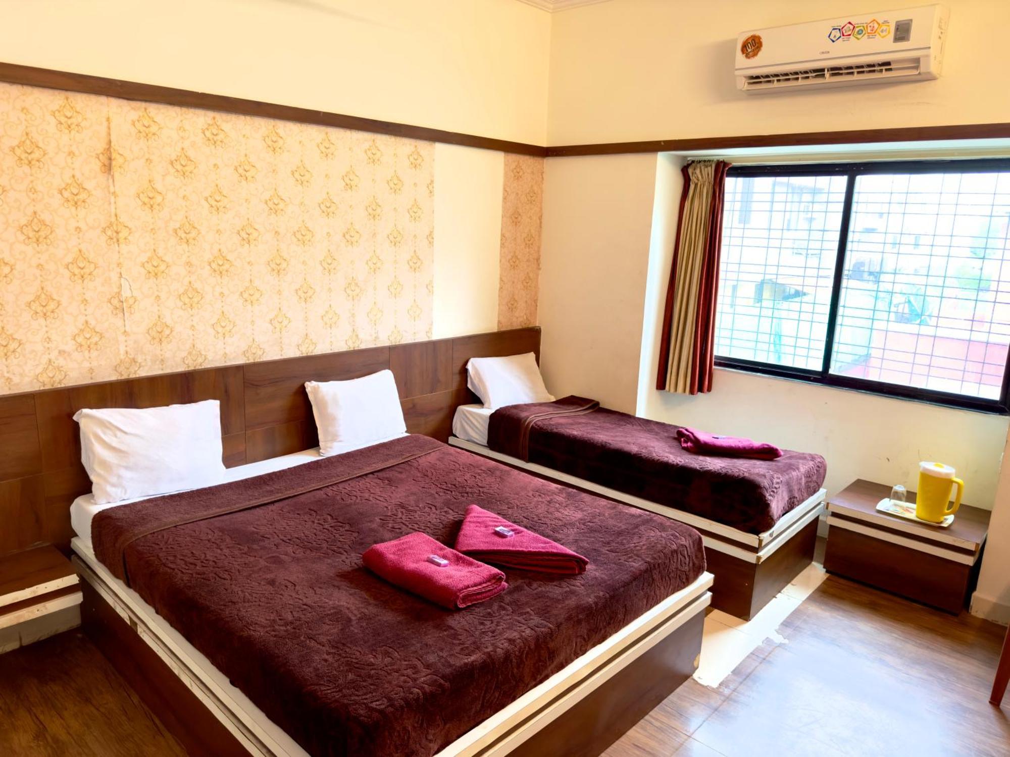 Hotel Laxmibai Palace Shirdi Esterno foto