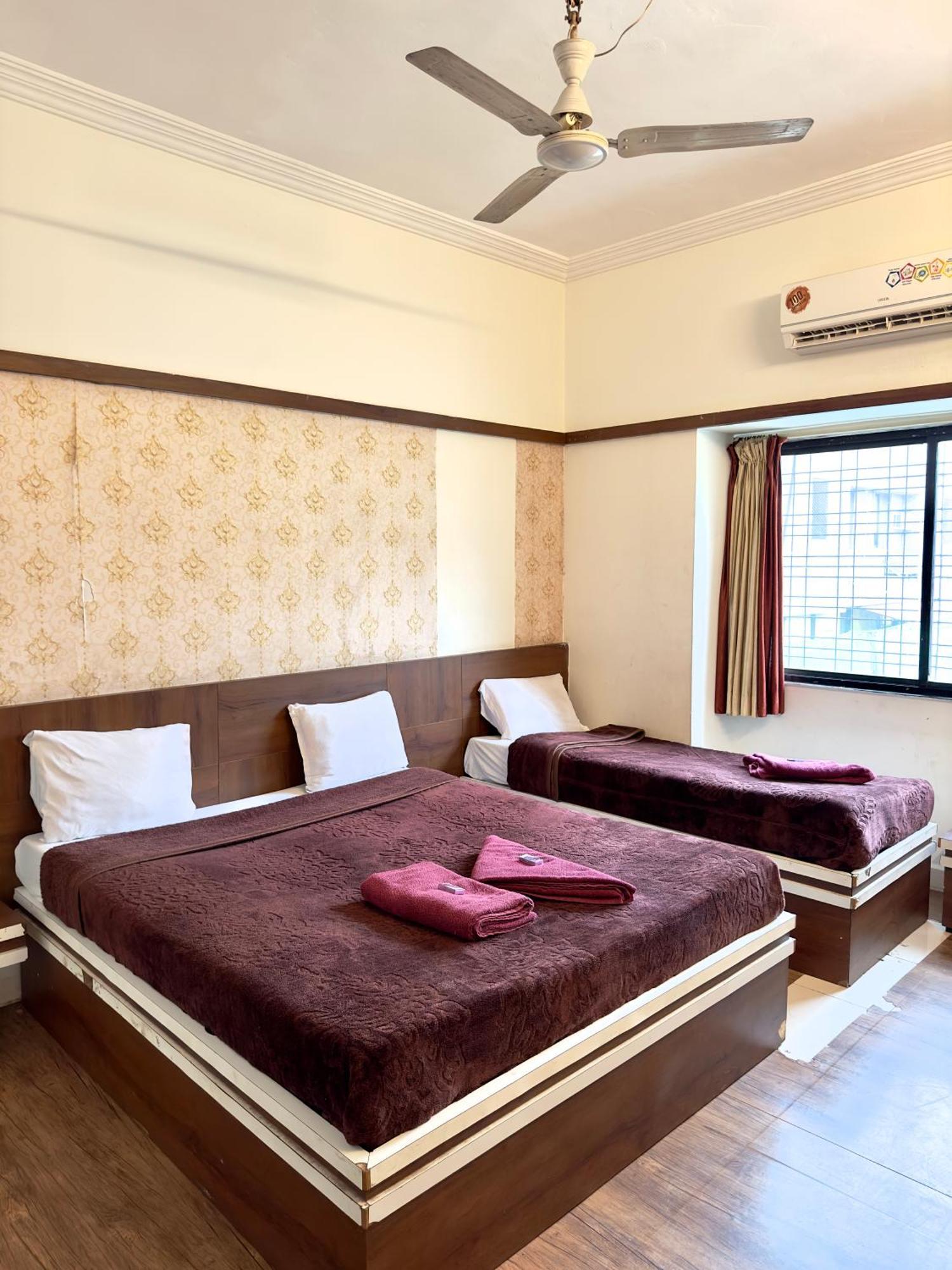 Hotel Laxmibai Palace Shirdi Esterno foto