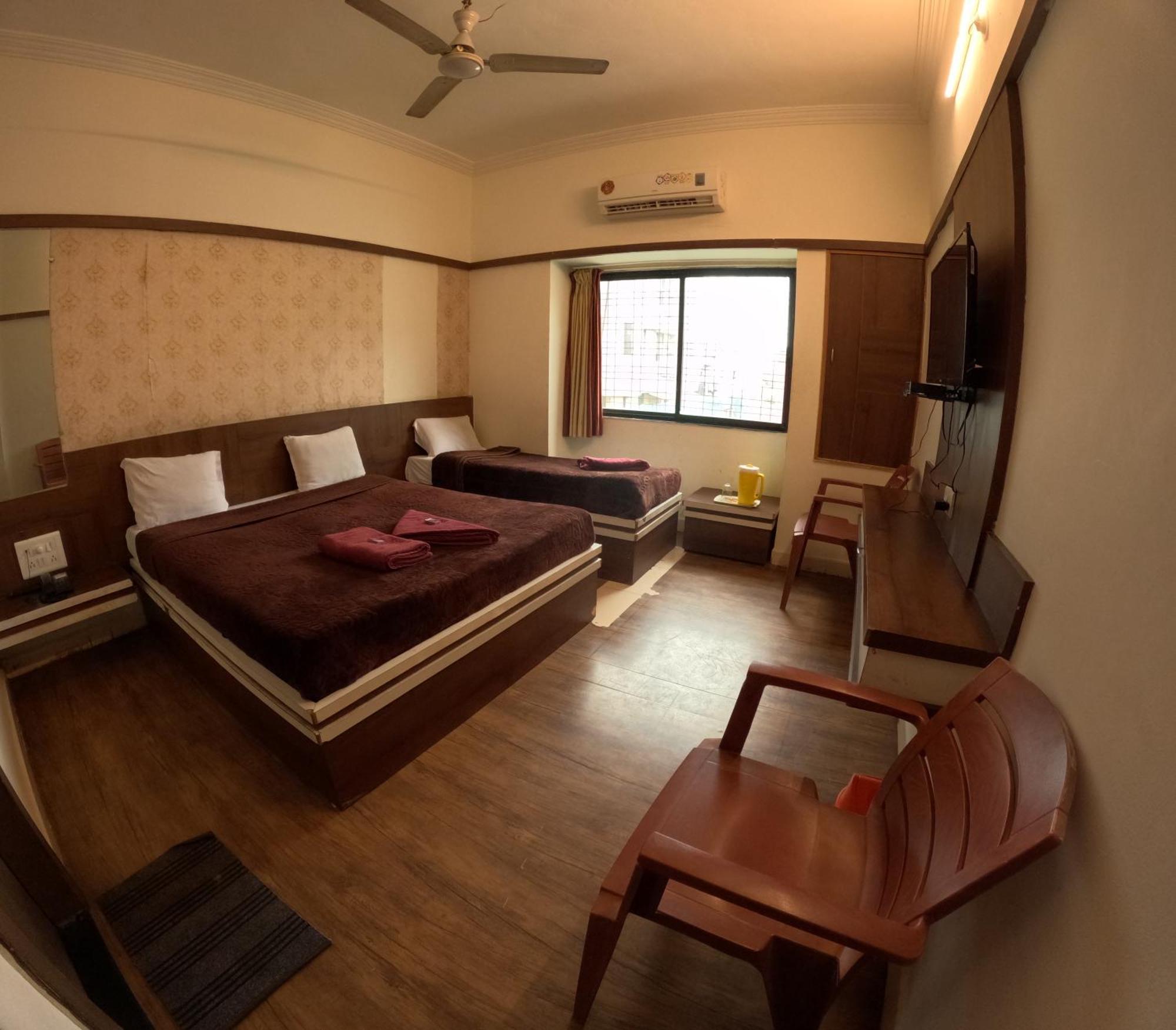 Hotel Laxmibai Palace Shirdi Esterno foto