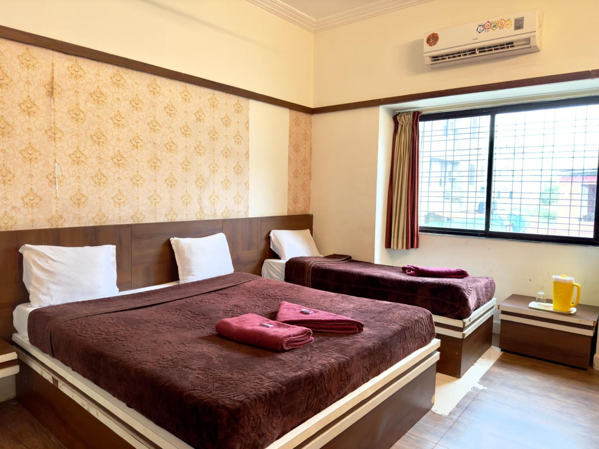 Hotel Laxmibai Palace Shirdi Esterno foto